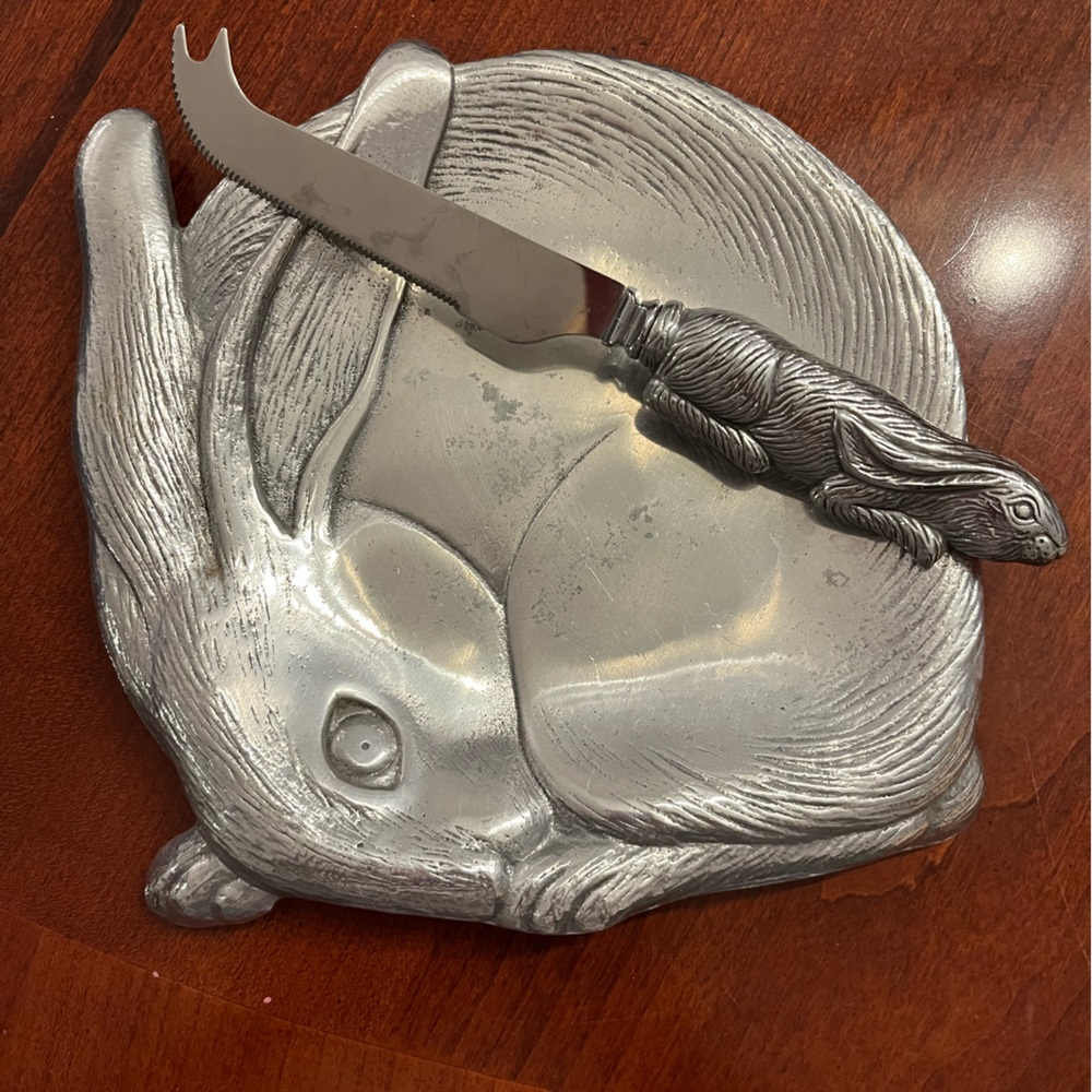 Arthur Court Bunny cheese tray and knife